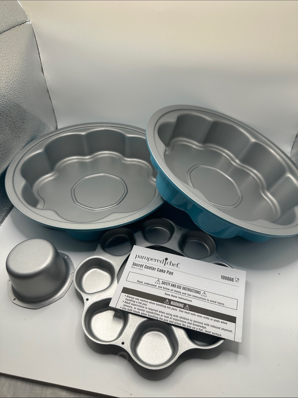 Pampered Chef Blue and Silver Secret Center Cake Pan Set